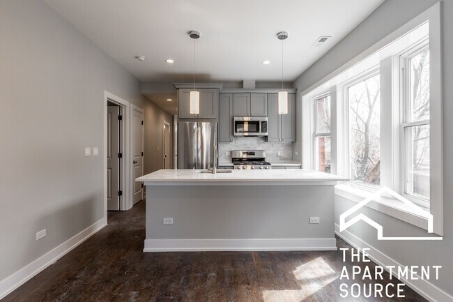 Building Photo - 3135 N Oakley Ave