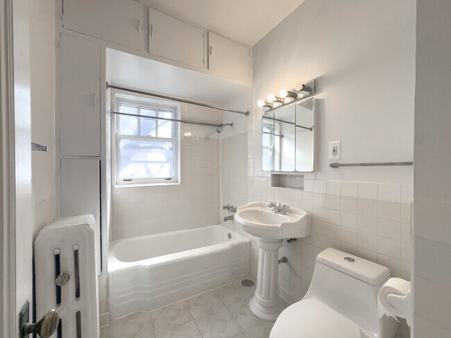 Building Photo - 6300 N Glenwood Ave