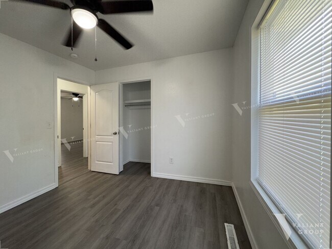 Building Photo - Spacious 4 Bedroom Ozark Home