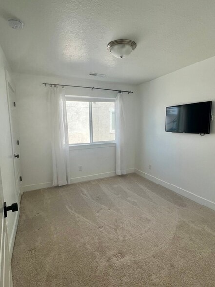 Building Photo - 1516 W Stone Gate Dr