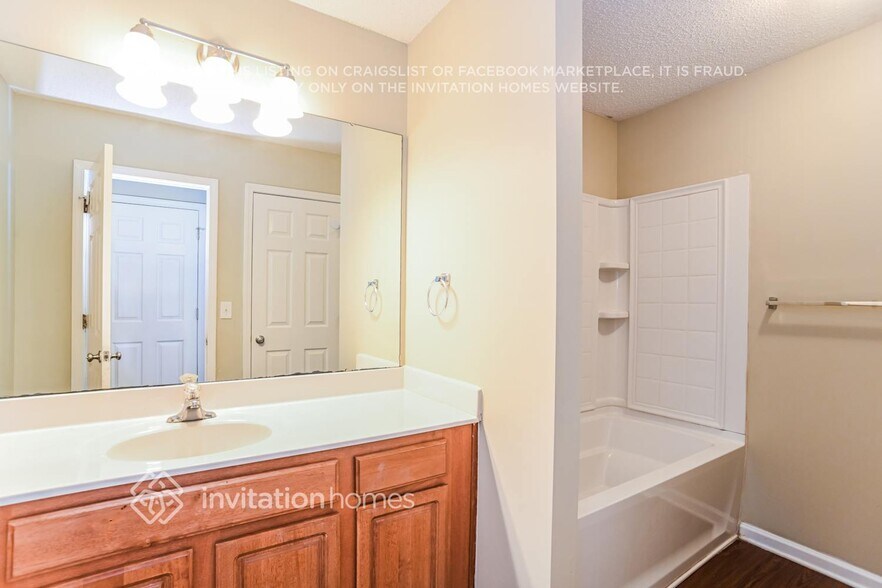 Building Photo - 402 Glencroft Dr