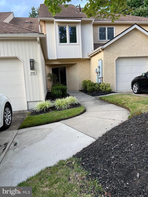 Building Photo - 1710 Chanticleer