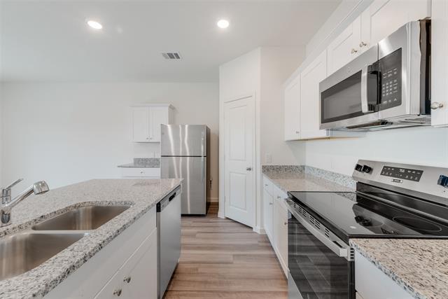 Building Photo - 2126 Mdw Pk Dr