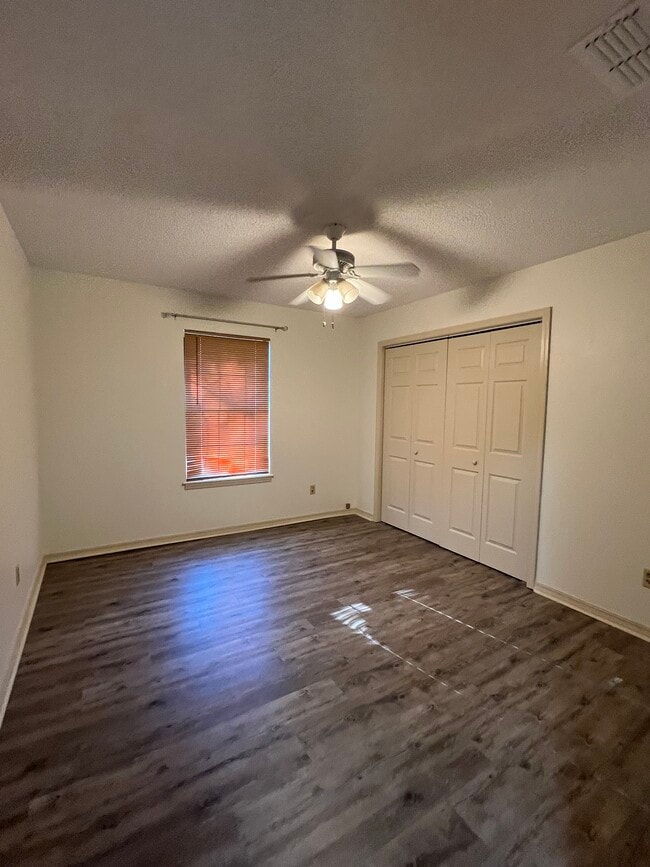 Building Photo - 5901 Larry Dr