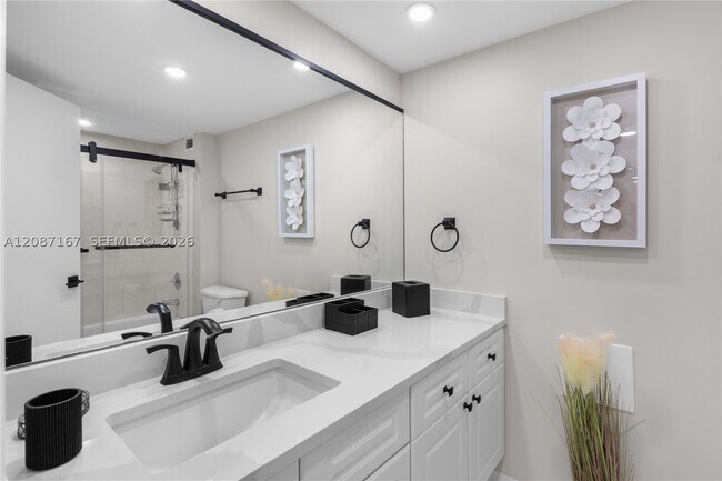 Building Photo - 2301 Collins Ave
