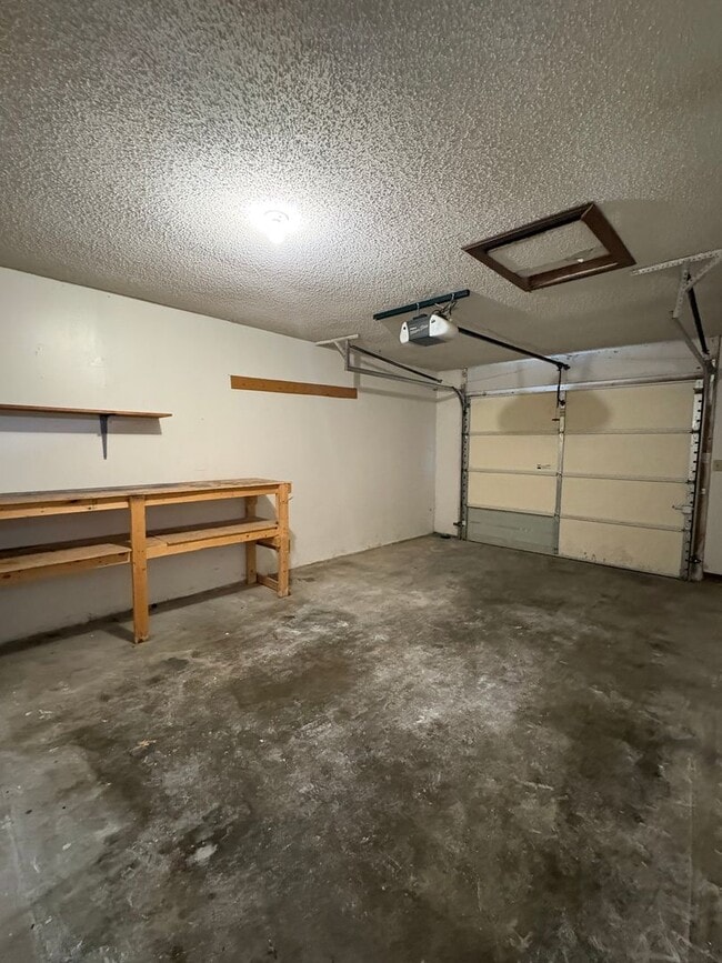Building Photo - 828 Dondee Dr