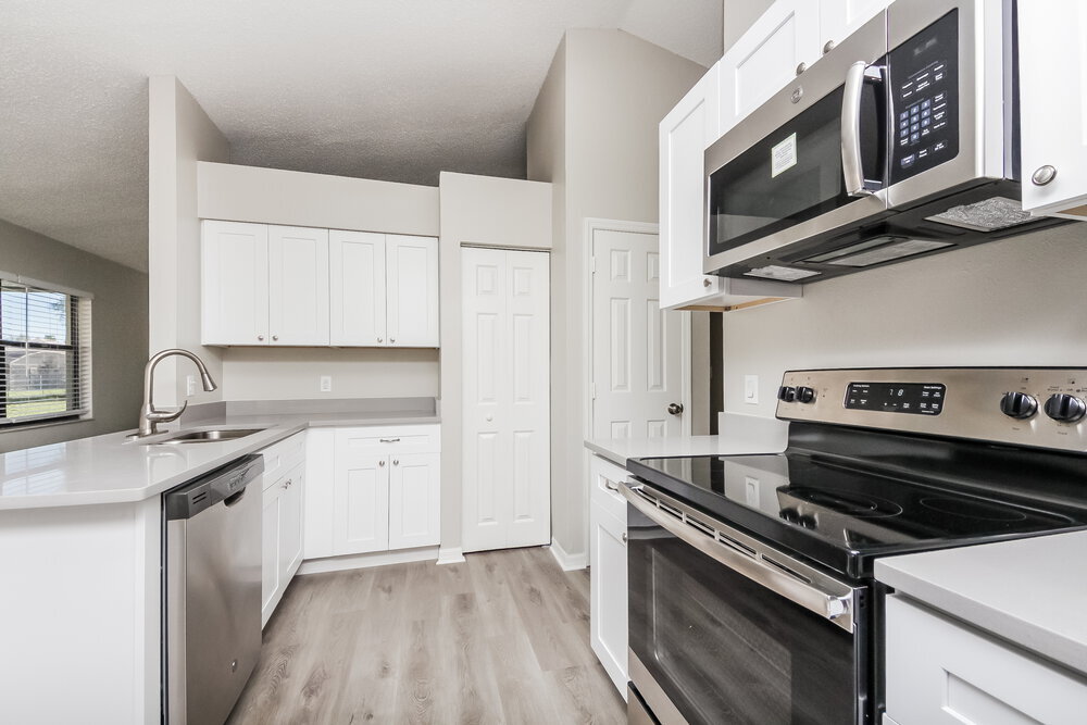 Building Photo - 613 Deauville Ct