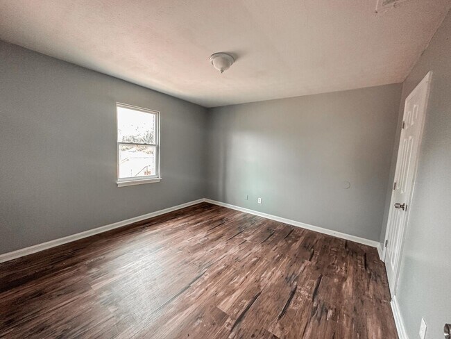 Building Photo - 1410 Cave Springs