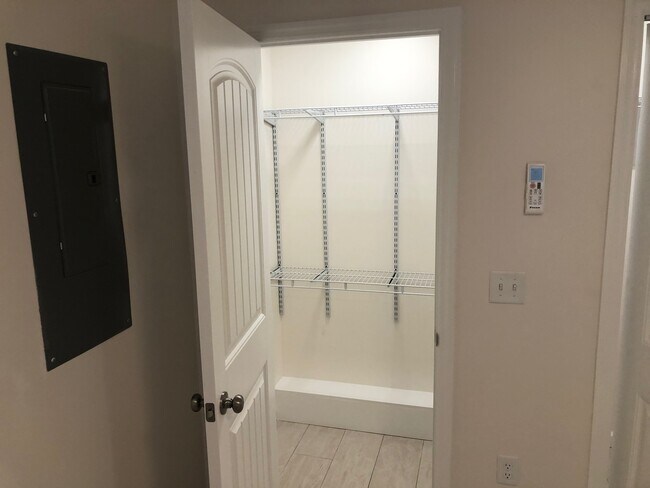 Building Photo - 109 W 2nd St