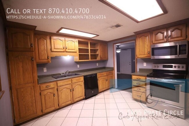 Building Photo - 1405 Pratt Cir