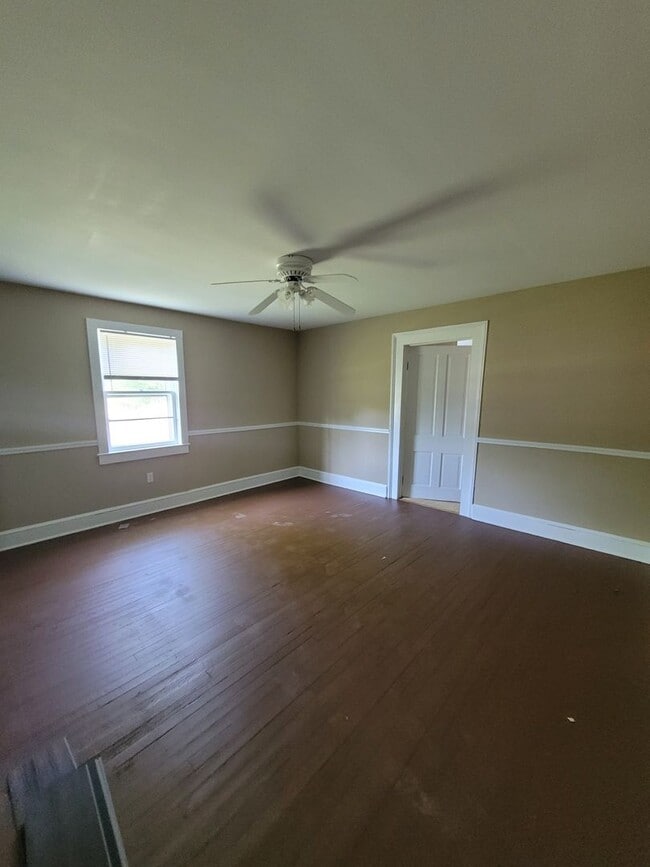 Building Photo - Madison Co. –3Bedroom, 1 Bathroom- Comer, GA – QUIET NEIGHBORHOOD – HOME SITS ON BEAUTIFUL CORNER...