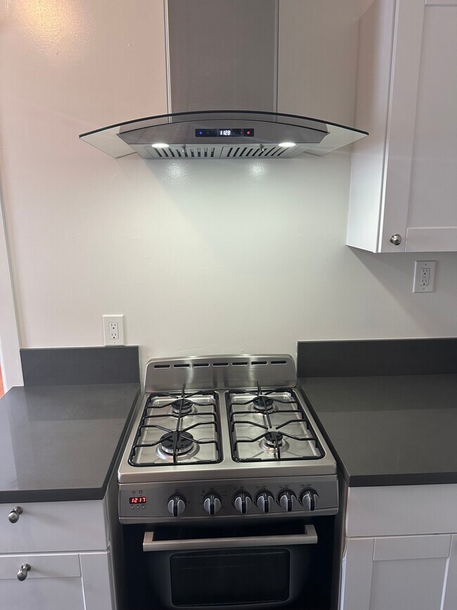 Building Photo - 5740 Franklin Ave