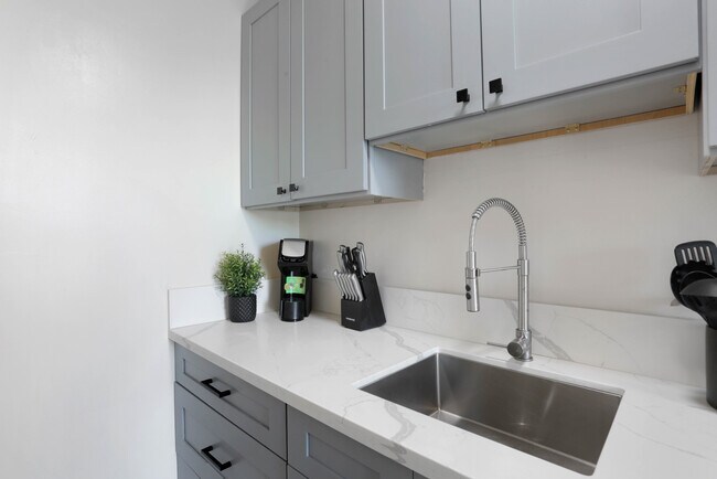 Building Photo - 3050 Rue D’Orleans