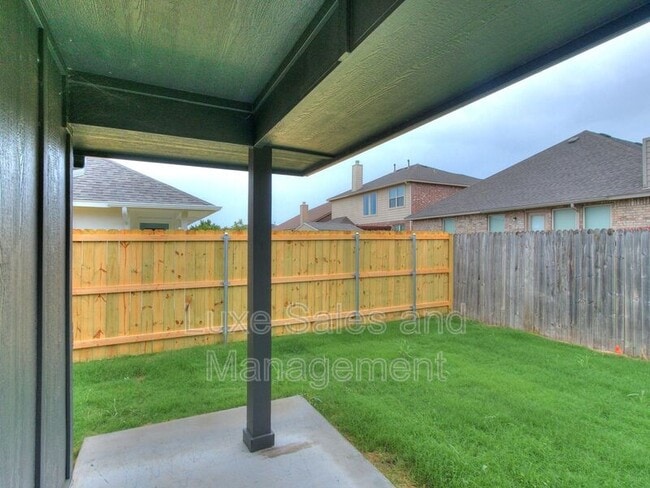 Building Photo - 10526 Utica Dr