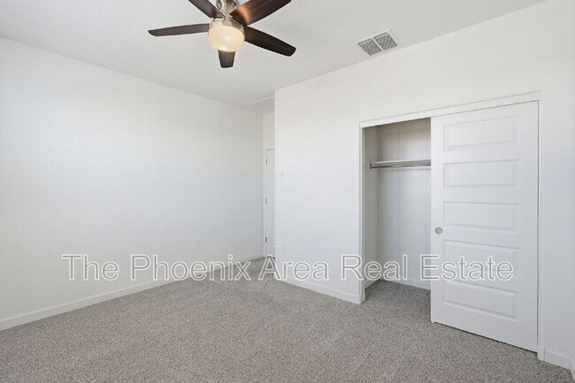 Building Photo - 2761 W Seaver Ave