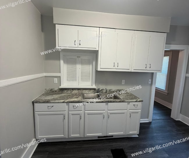 Building Photo - Newly Renovated 3 - Bedrooms • 1-Bathroom Home