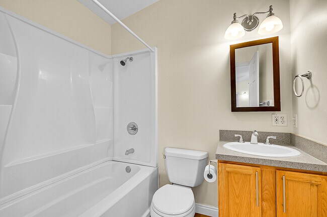 Building Photo - 50 Spruce Dr