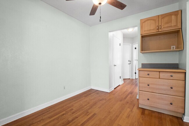 Building Photo - 7112-7114 Jamieson Ave