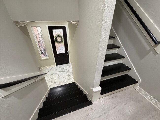 Building Photo - 6222 Skyline Dr