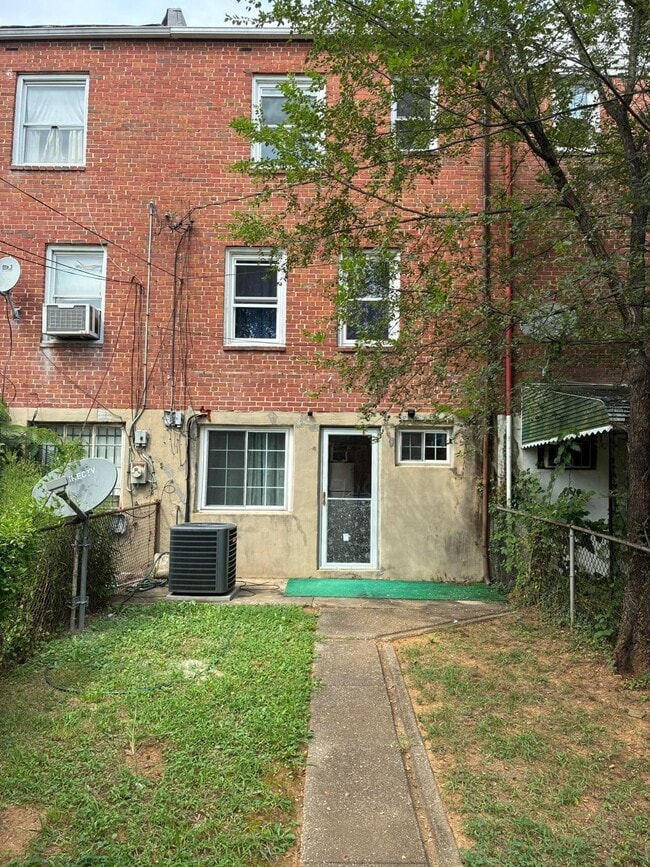 Building Photo - 4427 Eldone Rd