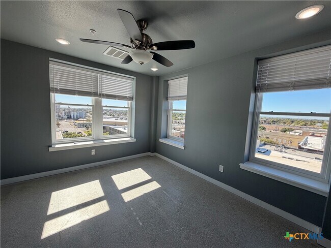 Building Photo - 103 E Central Ave