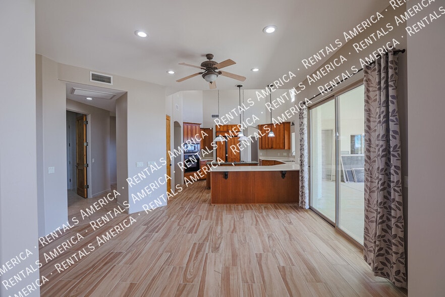 Building Photo - 14731 E Dixileta Dr