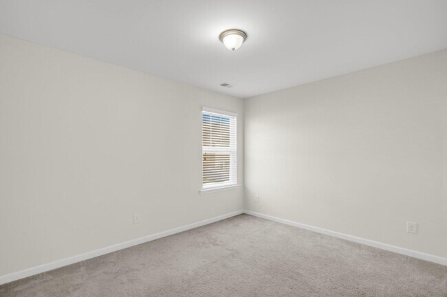 Building Photo - 4-bedroom home in the desirable Fairmont South community