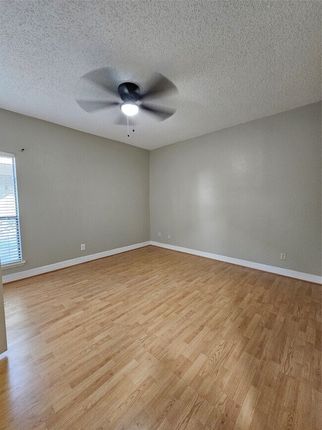 Building Photo - 10047 Westpark Dr