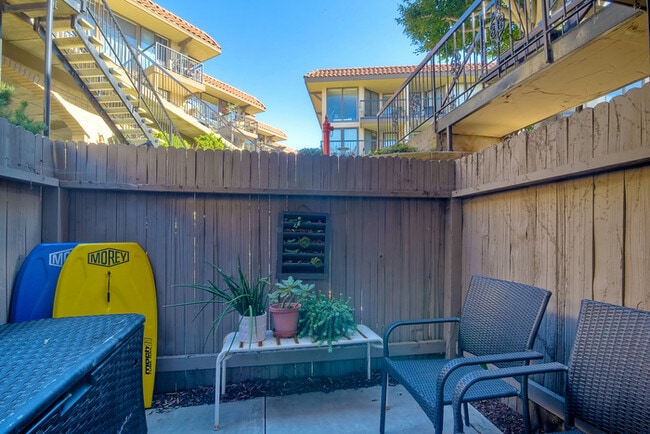 Building Photo - 190 Del Mar Shores Terrace