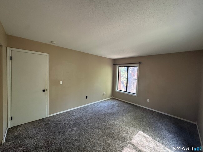 Building Photo - 95 Woodsedge Dr