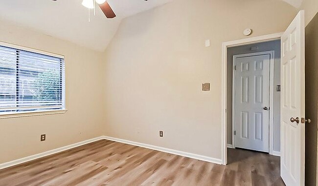 Building Photo - 2627 S Brompton Dr