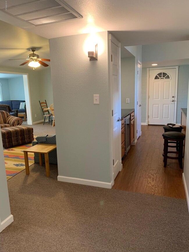 Building Photo - 10315 W Oakmont Dr