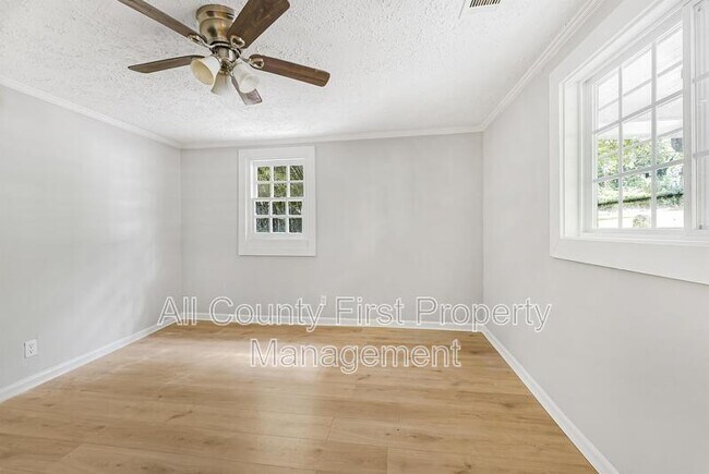 Building Photo - 2845 3rd Ave SW