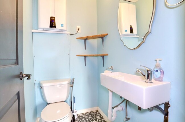 Building Photo - 388 Baldwin Ave