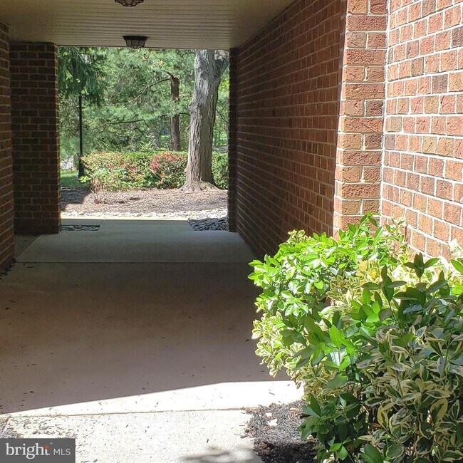 Building Photo - 102 Cypress Point Cir