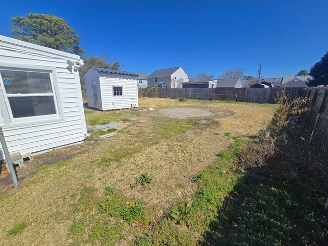 Building Photo - SPACIOUS 3 BEDROOM HOME LOCATED IN NORFOLK...