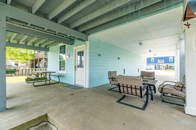 Building Photo - 16614 Bermuda Way