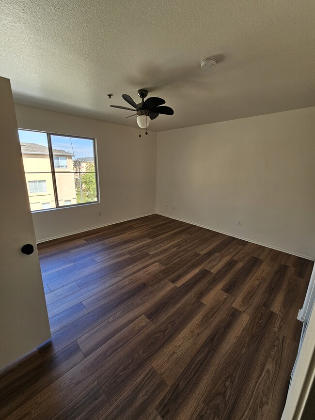 Building Photo - 1050 Harbor Heights Dr