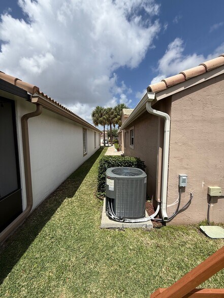 Building Photo - 5527 NW 125th Ter