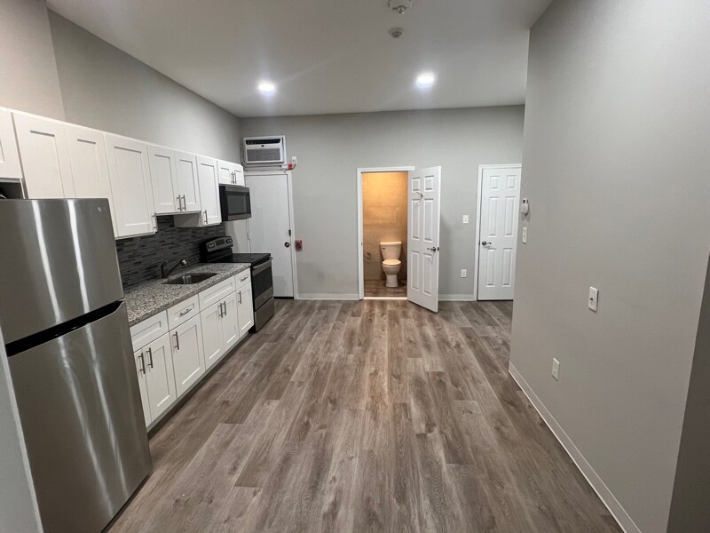 Building Photo - 7038 Woodland Ave