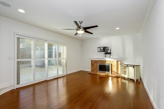 Building Photo - Gorgeous, Spacious and Move In Ready Home!