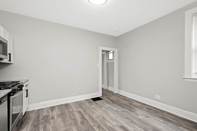 Building Photo - Gorgeous 3 bedroom home in Brookline avail...