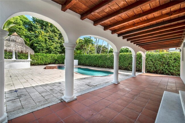 Building Photo - 527 SW 20th Rd