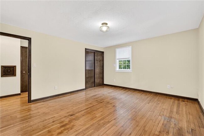 Building Photo - 311 Fairview Ave