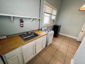 Building Photo - 219 E 3rd St