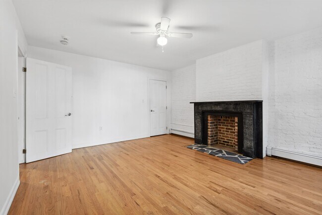 Building Photo - 113 Sussex St