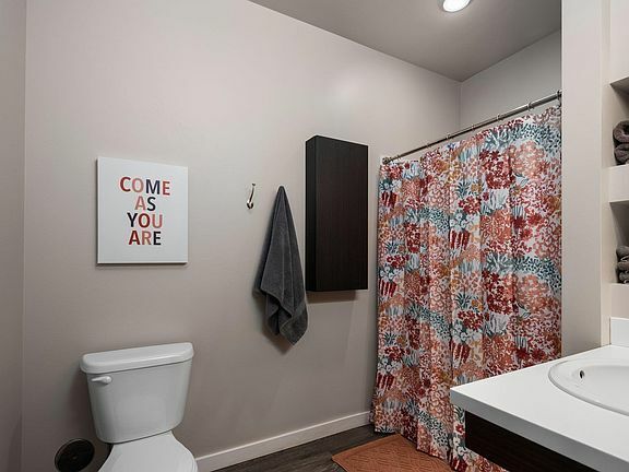 Building Photo - 619 E Eighth St