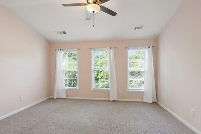 Building Photo - 3563 Views Trce