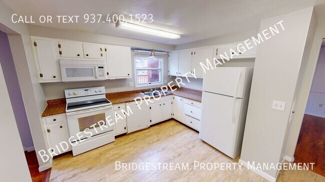 Building Photo - Spacious 4 Bedroom, 2.5 bath two story hom...