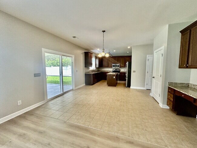 Building Photo - Spacious Four-Bedroom Home with a Bonus Room in Lawton Station!